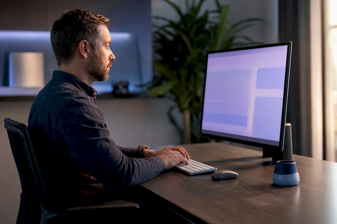 Engineer configuring cloud budget alerts
