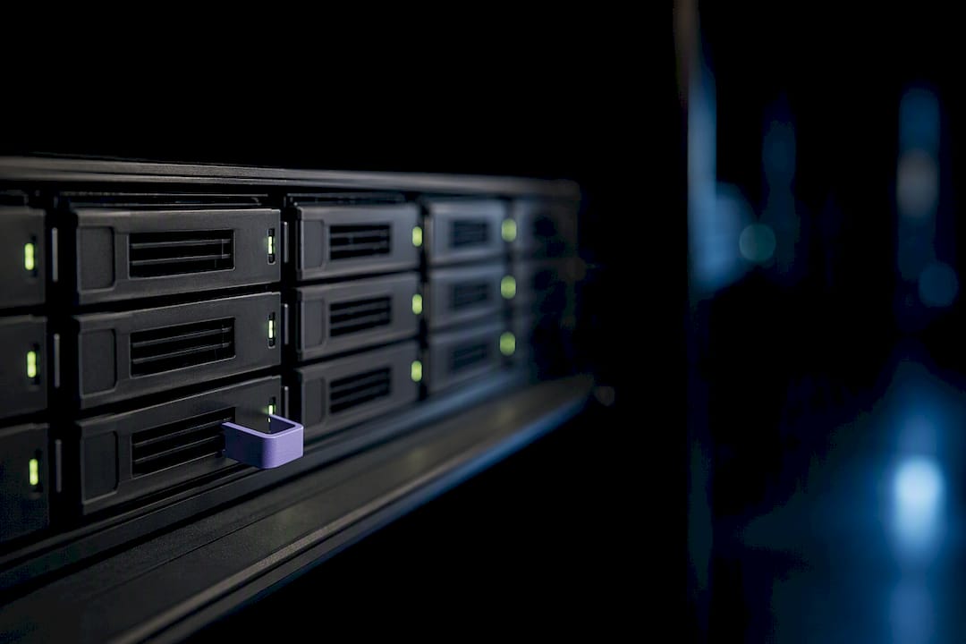 Anonymous storage bays in a cloud infrastructure lab