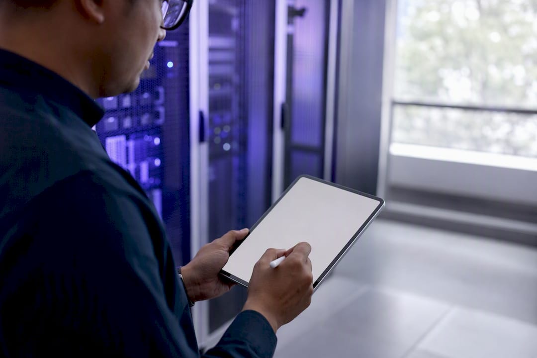 Hands tracing cold data candidate list